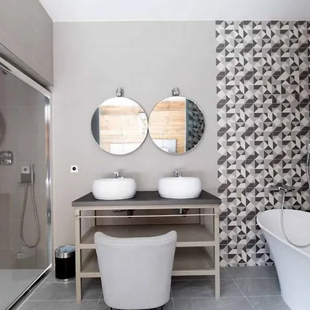 Willa 5br Stunning Chalet In Pool&sauna Tignes